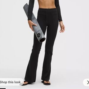 Lululemon Groove High-Rise Flared Pant
Warm